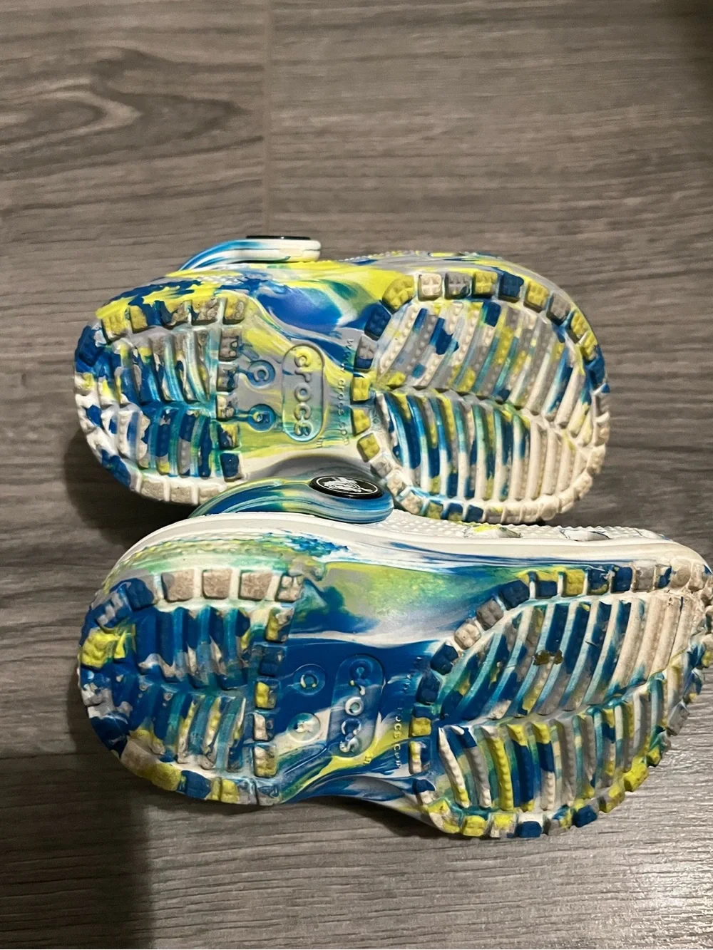 CROCS Kids Tie-Dye Style Clog in Blue, Yellow & White